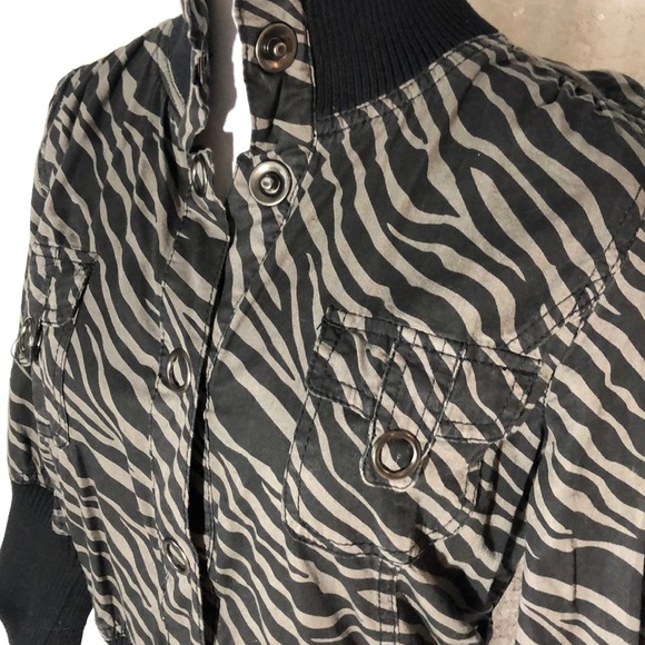 Zebra Crop Jacket - Picture 2 of 6